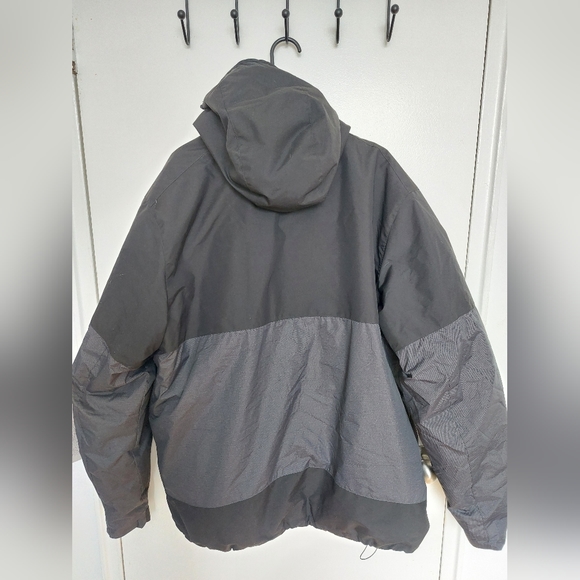Windproof and waterproof jacket for casual winter weather - Picture 2 of 3
